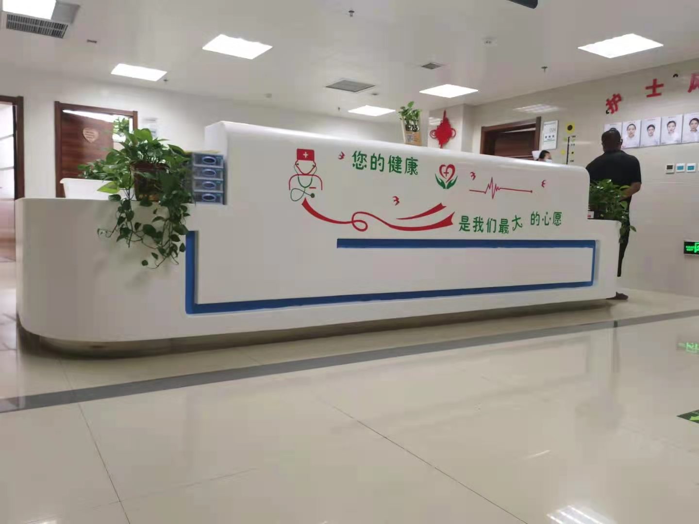 公司產(chǎn)品有兒童病床、單搖病床、醫(yī)療家具、治療臺(tái)、護(hù)理床、藥架等